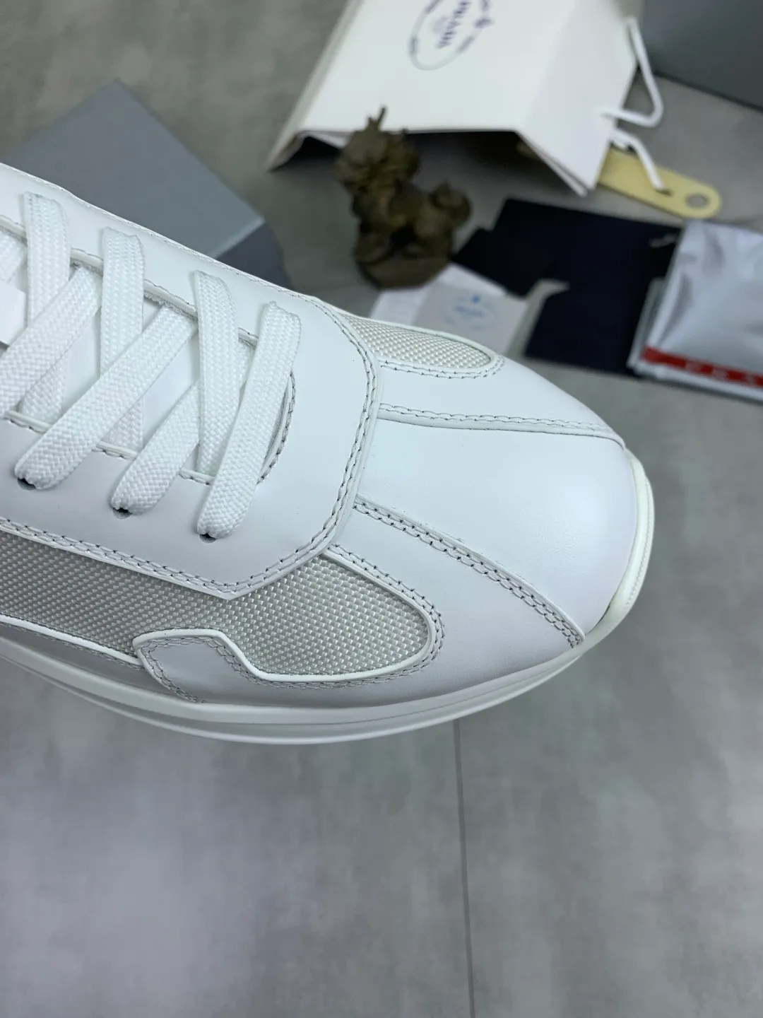 Men's Men's Shoes 💰P600 💰【New Style】 The latest model of high-quality PRADA classic men's shoes has been launched on the official website at a 1:1 replica, synchronized in Hong Kong and on the same catwalk; all made of calfskin➕imported cowhide lining, 🍡🍡original rubber outsole, non-slip and wear-resistant; comfortable on the feet, attractive style, fine workmanship, and simple and neat shoe lasts, highlighting a man's courage and toughness, 👍size 38 to 44 (45 can be customized) black White color🉑️choose